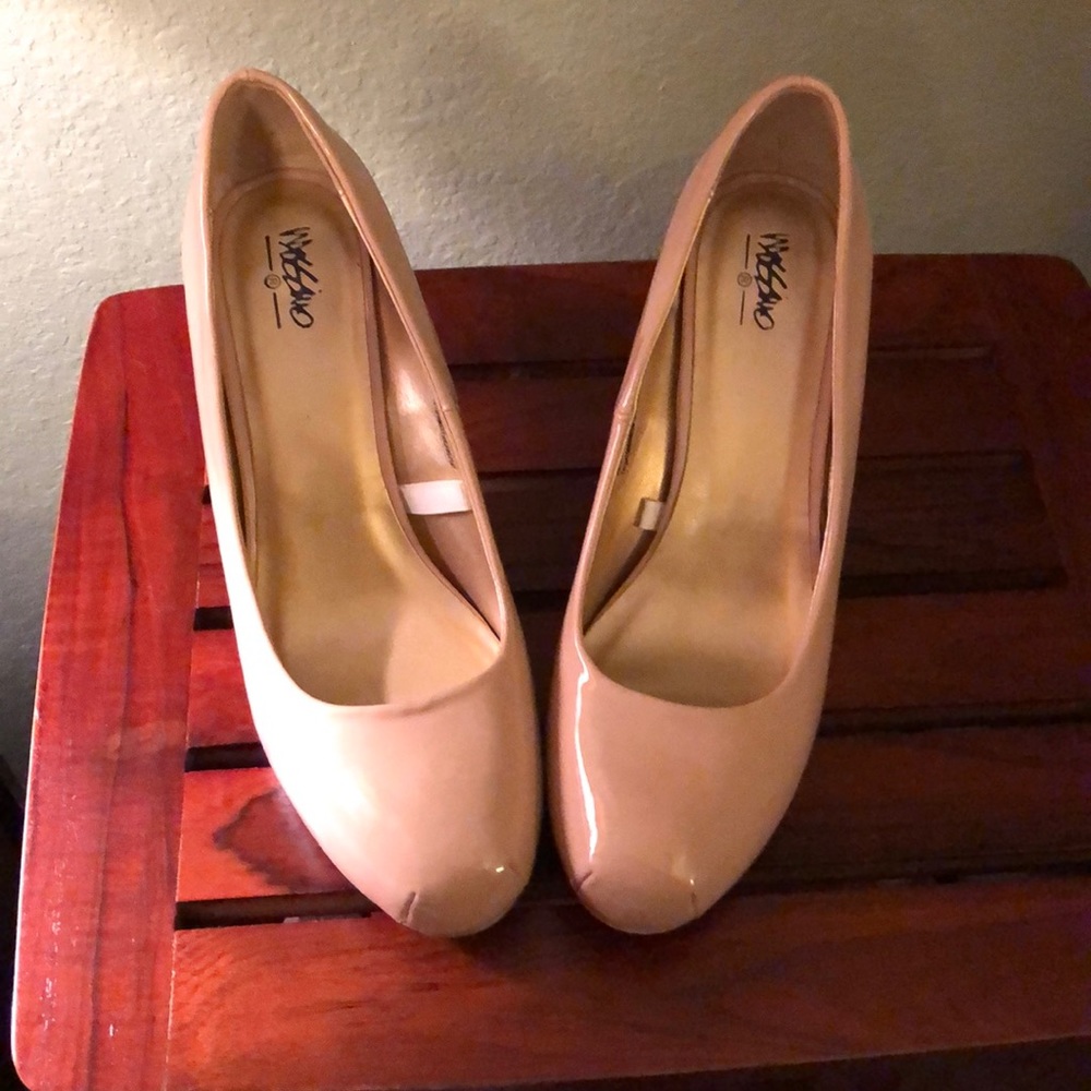 Pumps - Picture 3 of 4